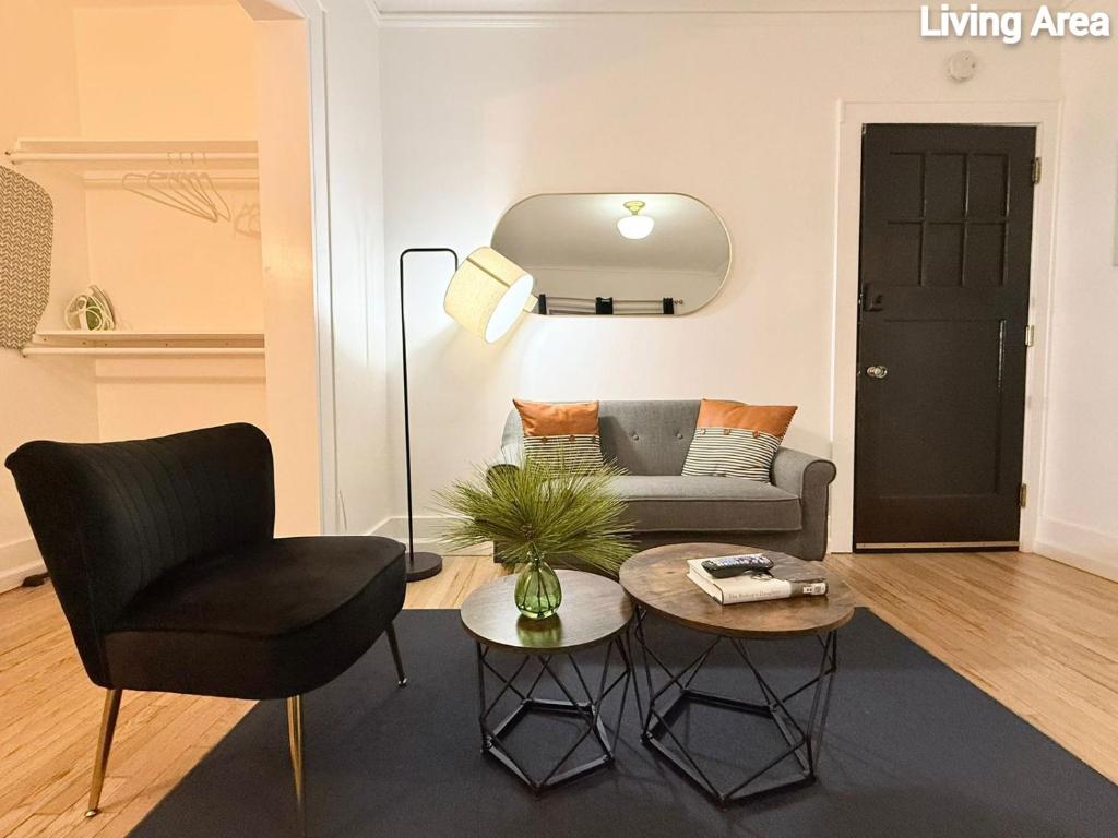 Modernstudioqueenbedworkspacehighspeedwifi, Rochester