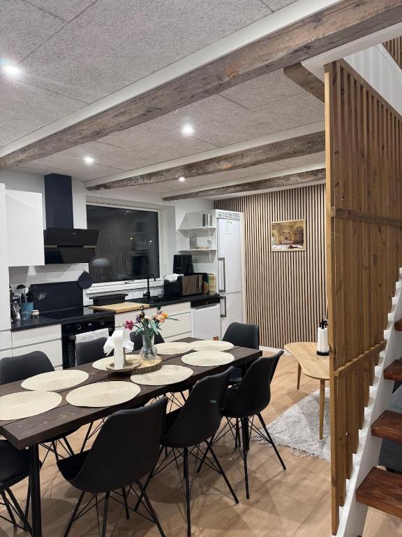 The Wild Swan - Big house with many beds in Odense - Free Parking, Odense