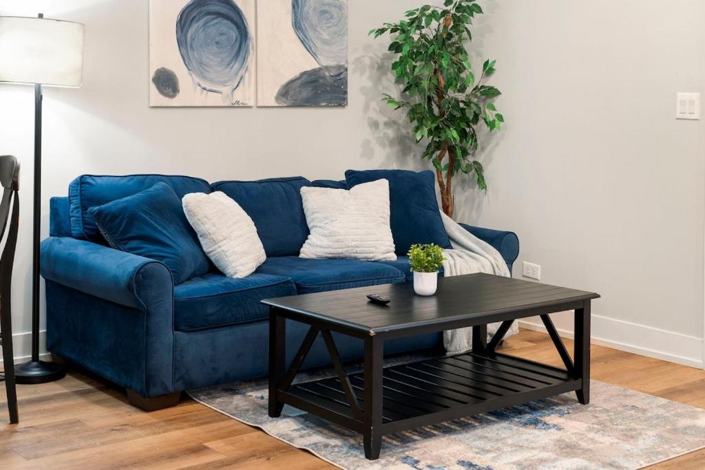 Charming Chicago Apt, Chicago