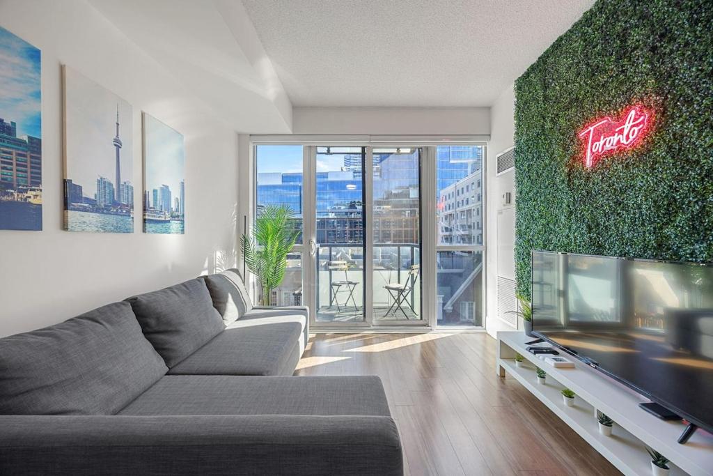 Spectacular Suite in the Heart of Toronto, Toronto