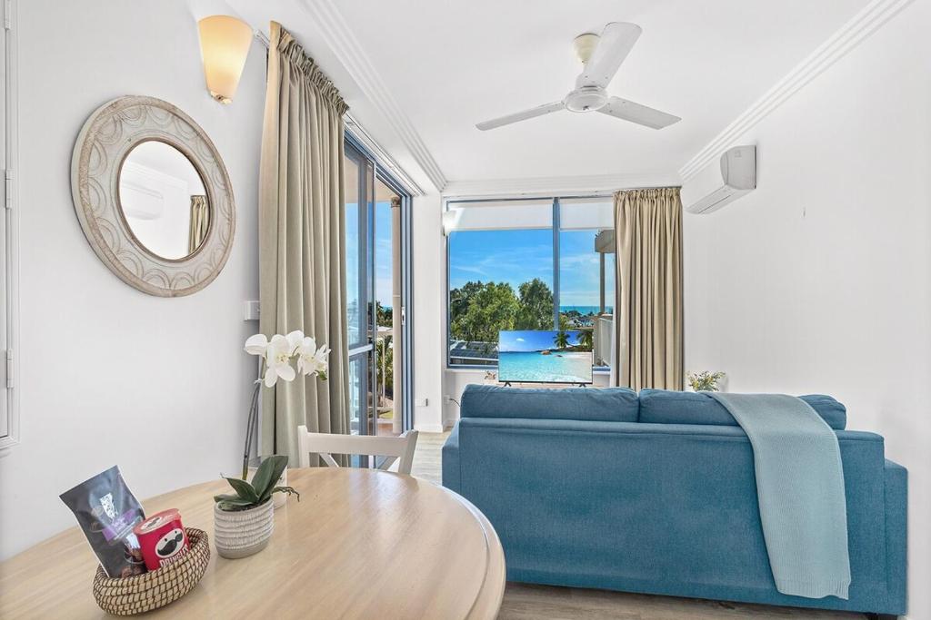 Marina and Ocean Views, level walk to Marina and Main Street, Airlie Beach