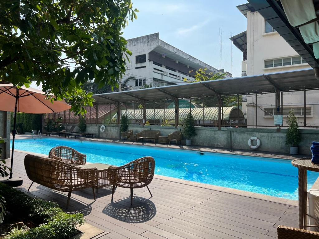 Swimming pool