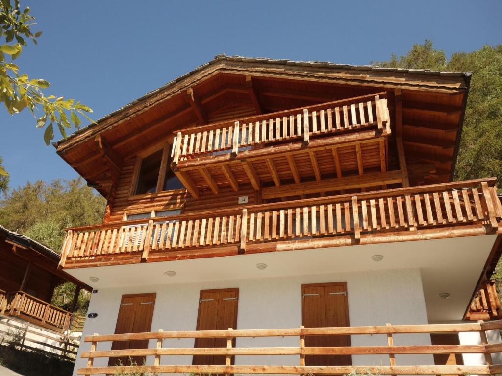 Chalet in Veysonnaz with balcony, Veysonnaz