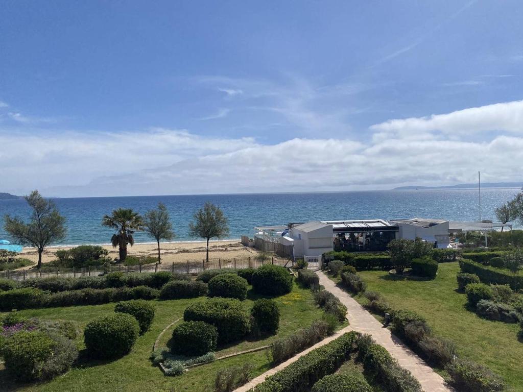 Appartement au Lavandou avec terrasse vue mer et parking - FR-1-816-17 - 1