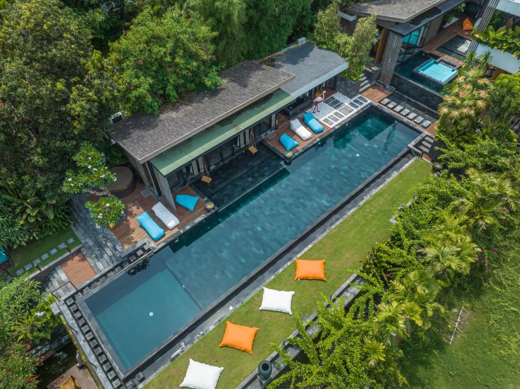 Yeh Gangga - HUGE 8BR, 21max, 3Pools, Sauna, Gym, BBQ, Rooftop!, Canggu