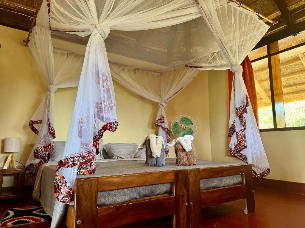 Bwana Tembo Safari Camp, hotel in Paraa