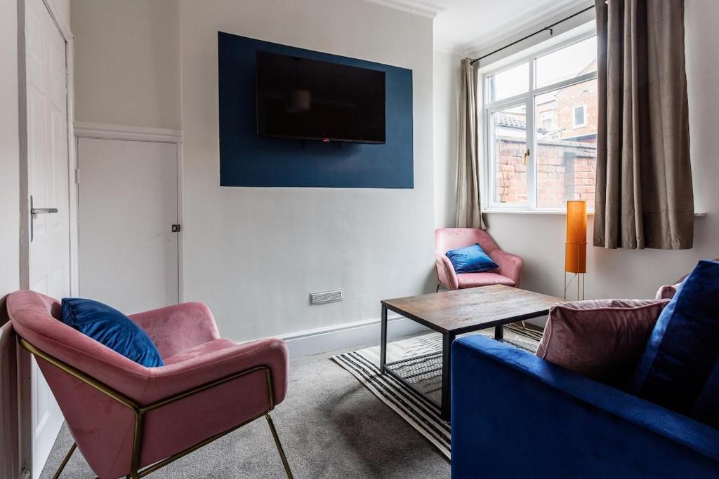 Modern 3-Bed Home for Groups Sleeps Up to 8, Darlington