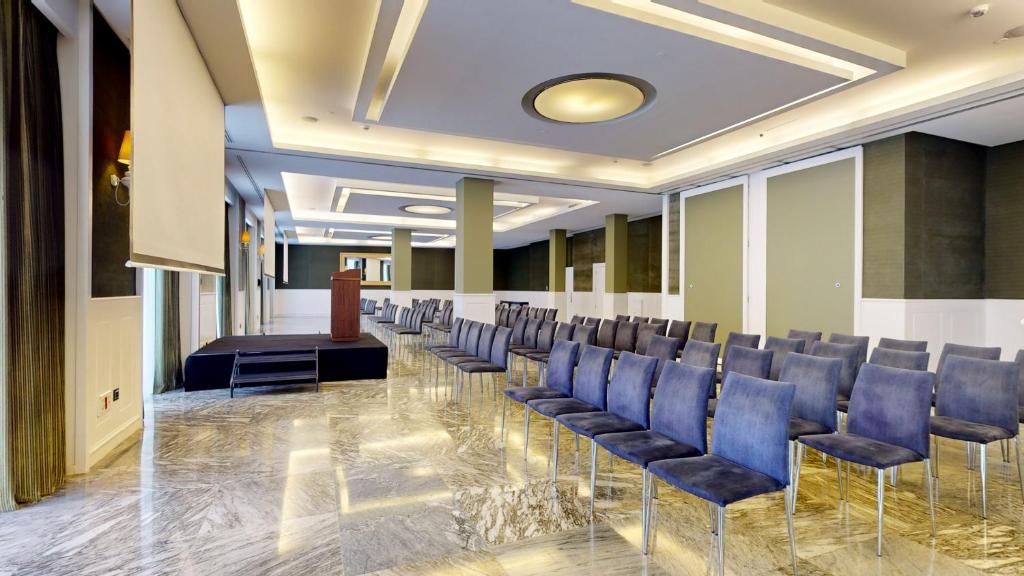 Tárgyalóterem/bálterem