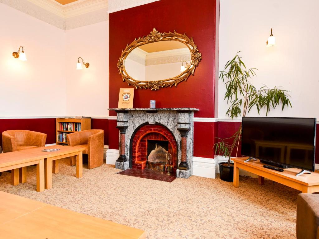 Shared lounge/TV area