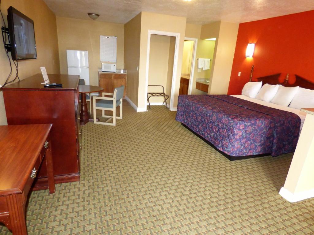 Economy Inn & Suites photo