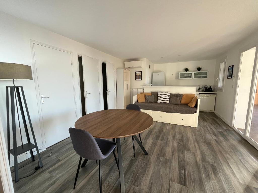 Bas de villa, vue mer, terrasse, clim, piscine - 4