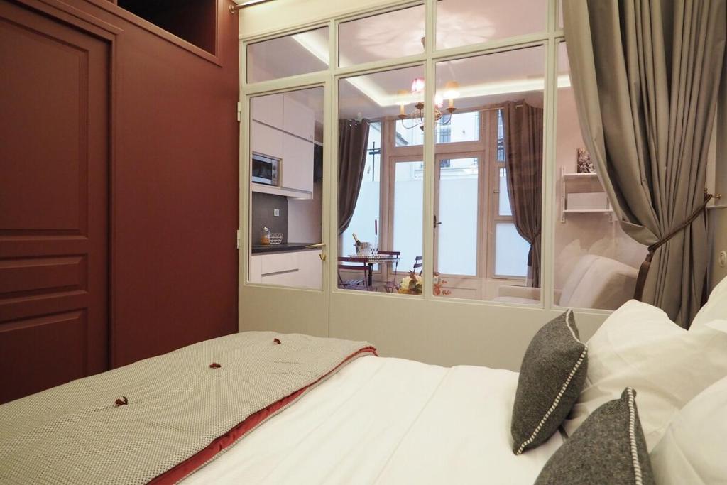 Palais royal apartment - 3