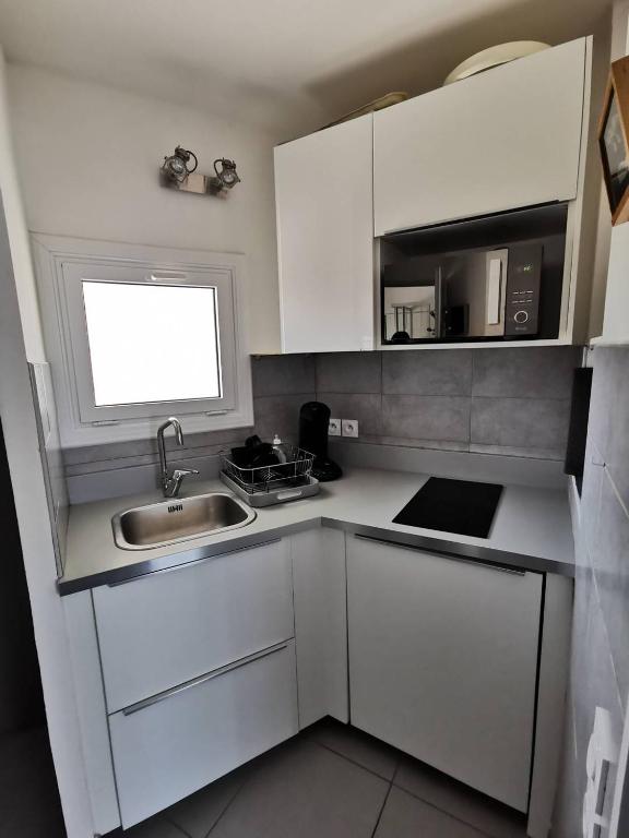 AS18656 - Grand studio vue mer, direct sur plage avec parking privé - 2