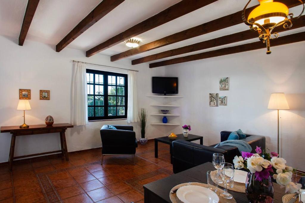 Beautiful house with garden & views in Mijas - 4