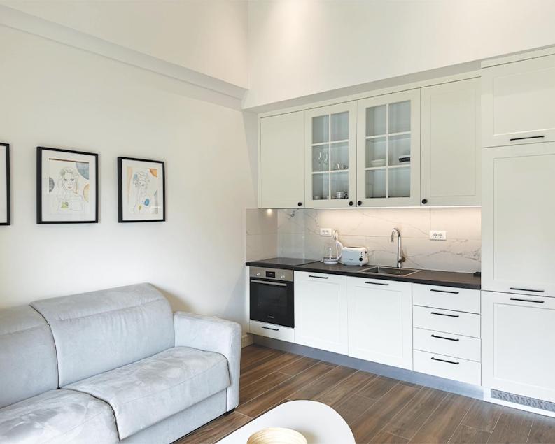 Contemporary Studio Apartment - Lustica Centrale - 4