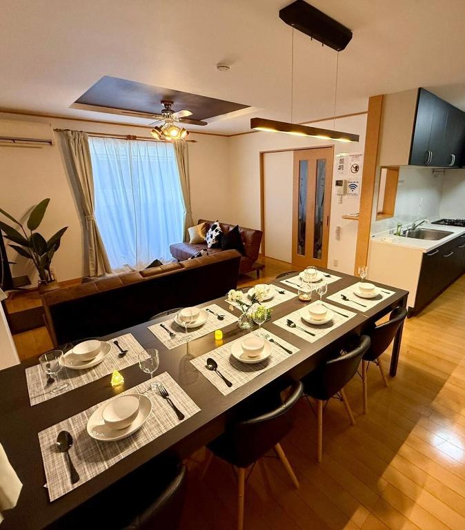 USJ 5 min/Namba 8 min/8 beds/max 13 people