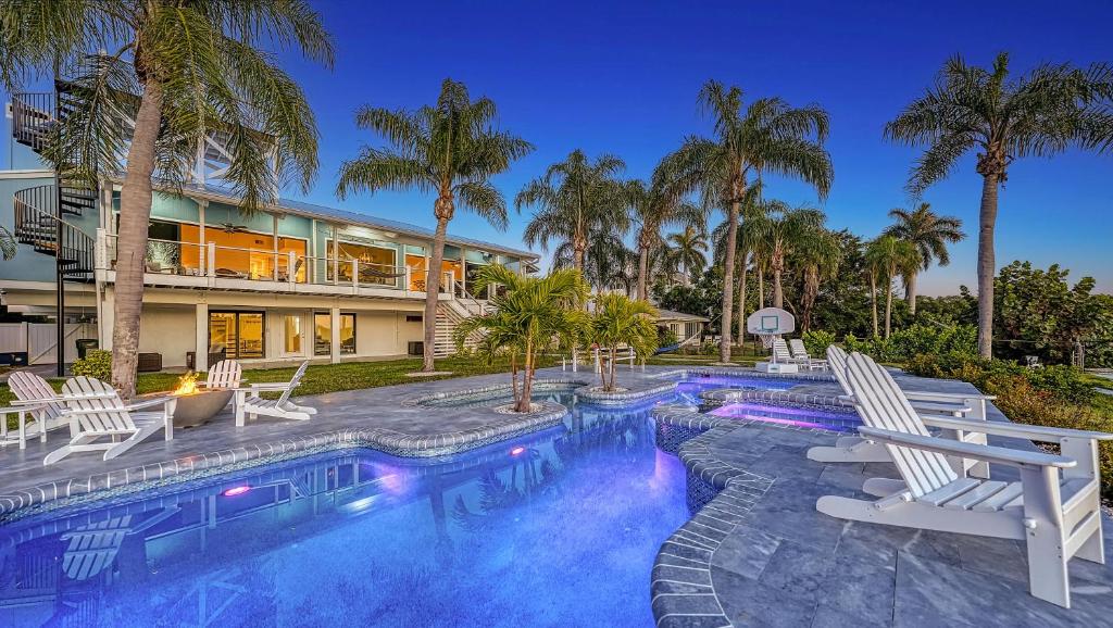 Pearl on the Bay - A breathtaking Pool & Bayfront property - an unparalleled vacation experience, Sarasota