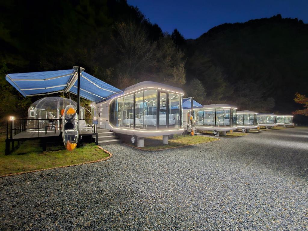 갤럭시엑스 호텔형 카라반 글램핑 & 펜션 (Galaxy-X Hotel-type Caravan Glamping & Pension)