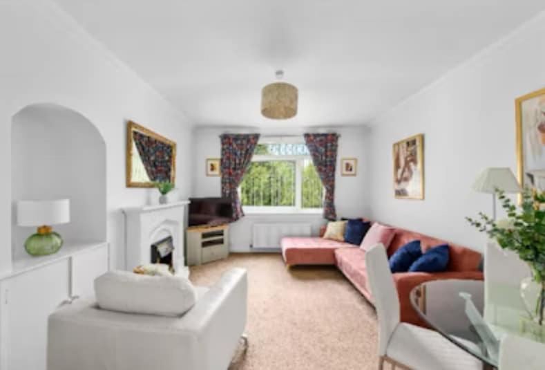 Grangeburn Residence - 2 bedroom home with parking, Falkirk