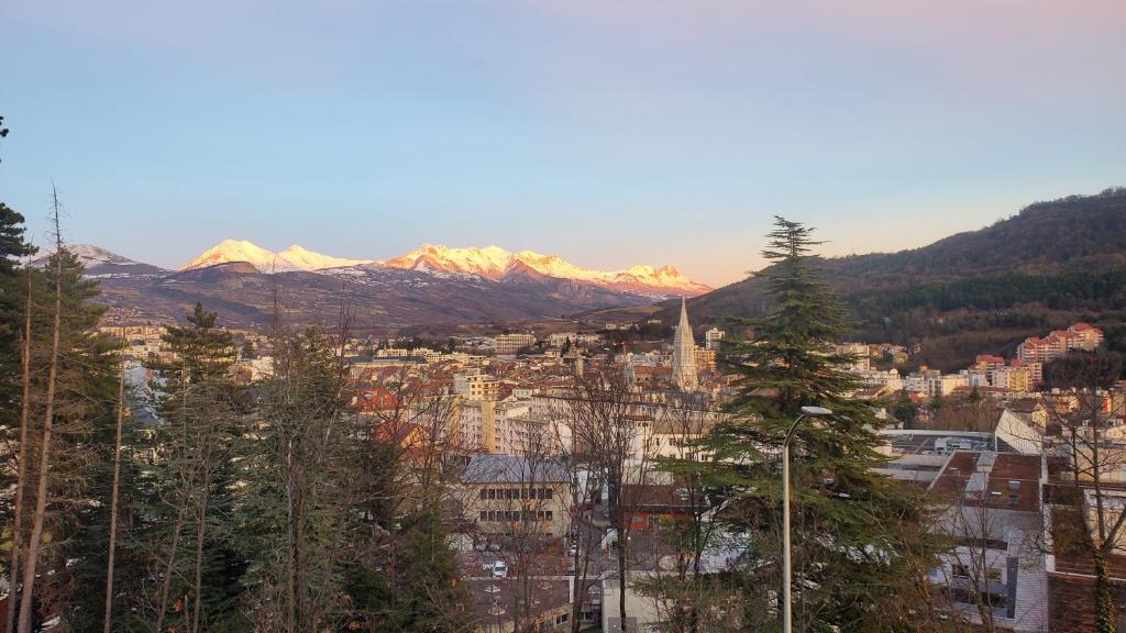 Spacieux T2 avec terrasse et vue, Gap