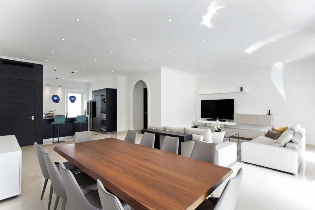 REF 1208 - Cannes - 5mins to Palais des Festivals - 4