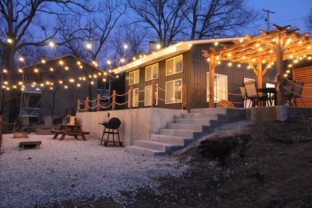 Modern Getaway - New Outdoor Amenities! - Location, Osage Beach