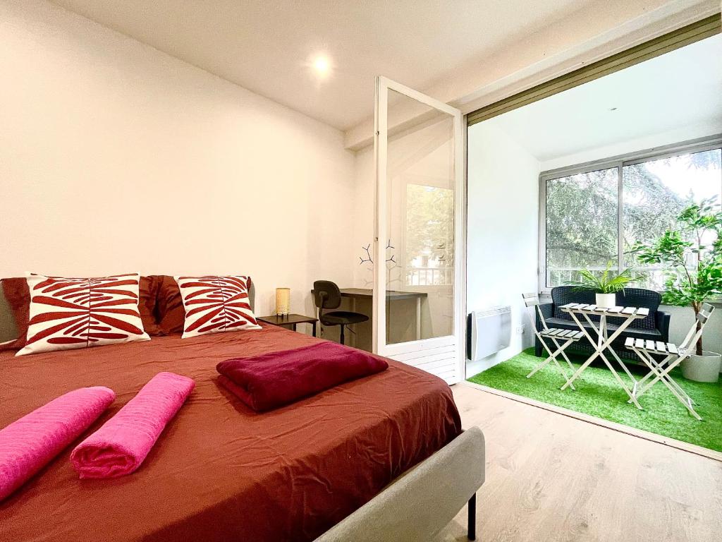 BnGo I Le Spacieux I 3 chambres, 2 salles de bain, 1 toilette, parking privé gratuit, 8 personnes, Vieux Lyon hypercentre - 3