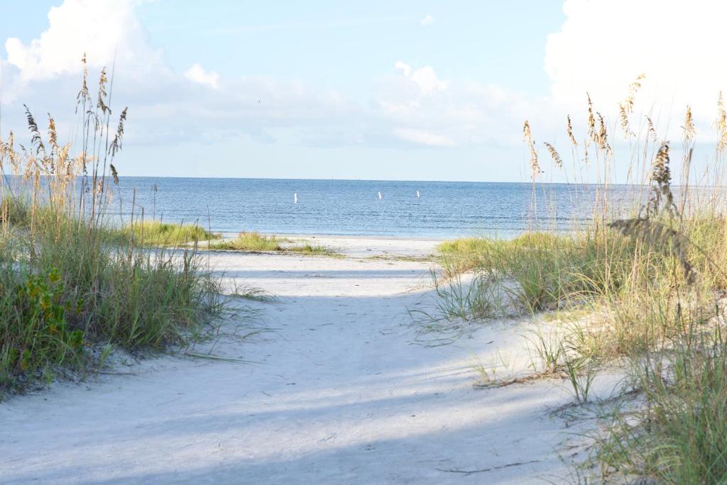 Island Charm by Sun Palace Vacations, Fort Myers Beach