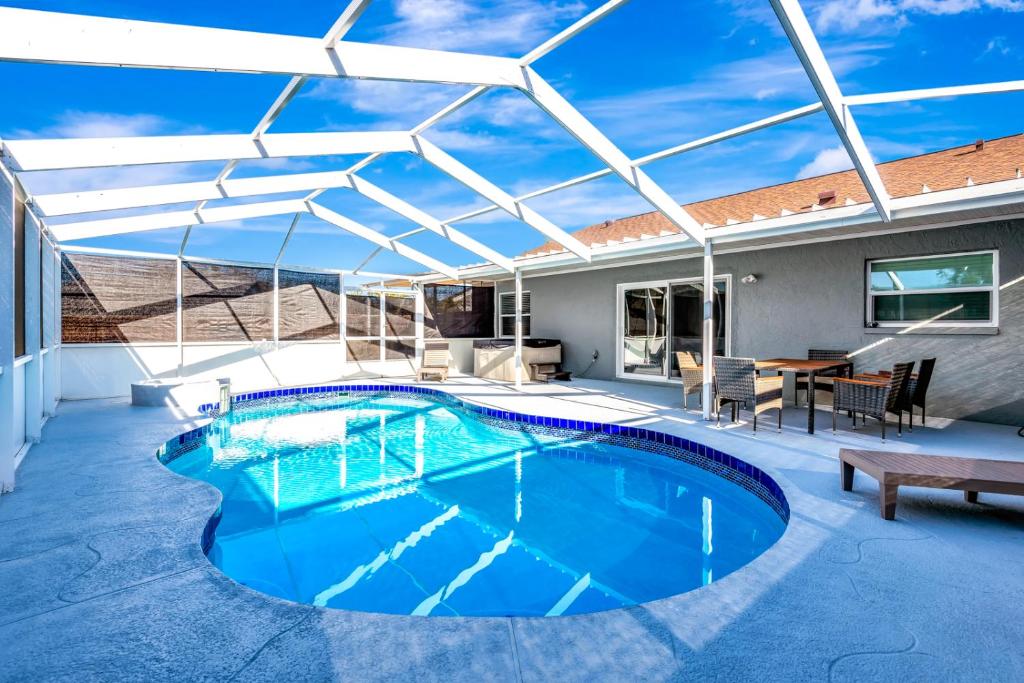 Nested haven heated pool, spa, beach, golf 15 min, Bradenton