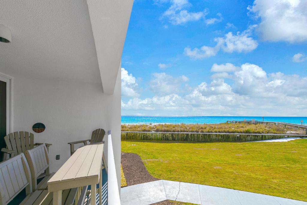 Shoreline Towers 1023 Gulf view close beach access, Destin