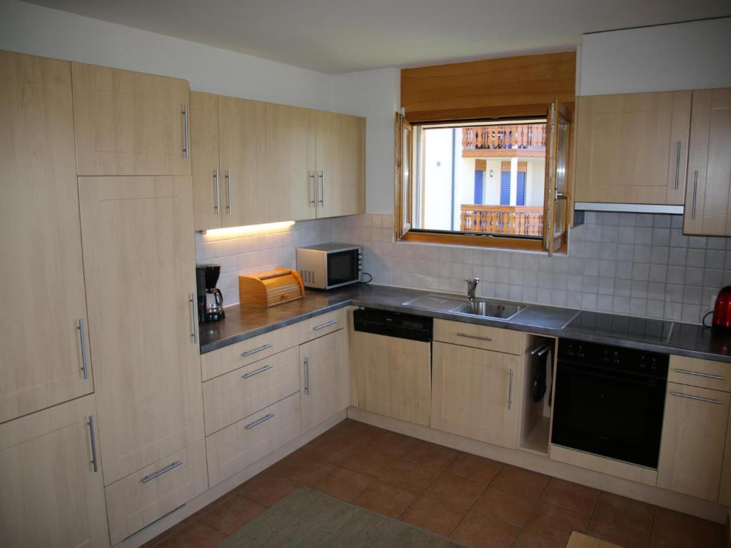 Charming Apartment With Balcony - 3