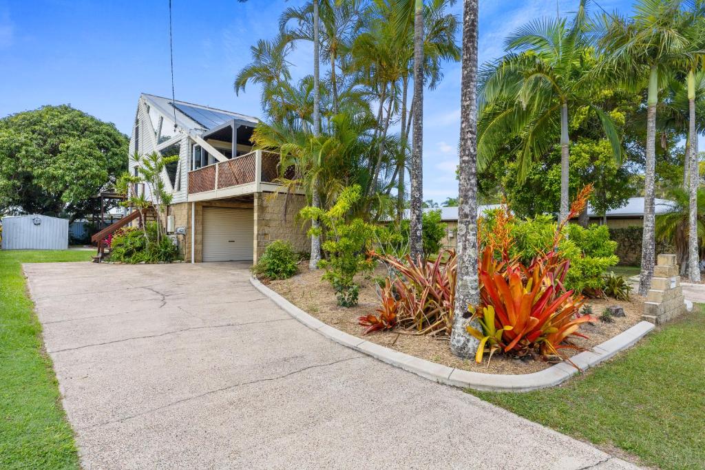 Hook Wine and Sinker, Tin Can Bay