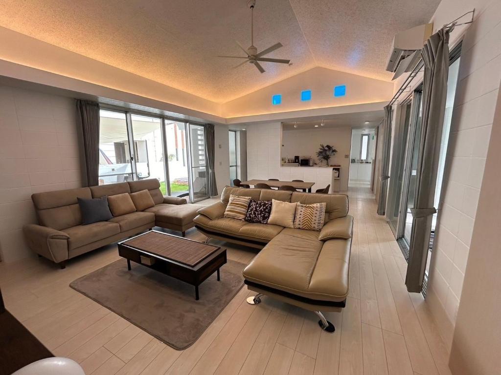 Sea Side Loco's, Yaka