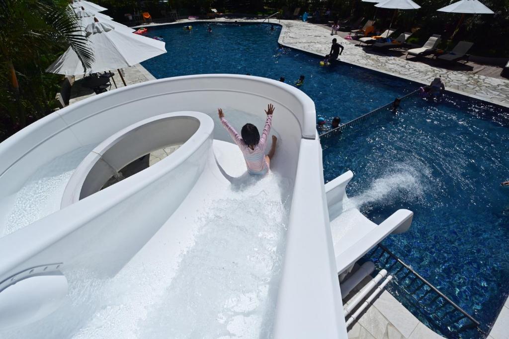 スイミングプール