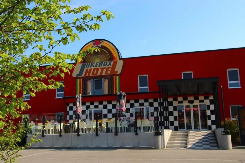 Jukebox Hotel，位于兹诺伊莫的酒店