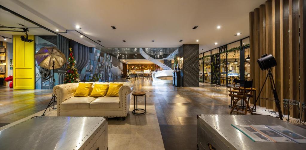 Ningcui Business Trip