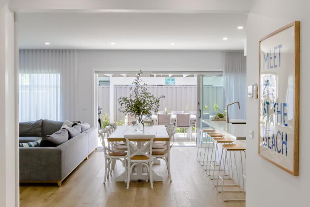 Double Delight, Dromana