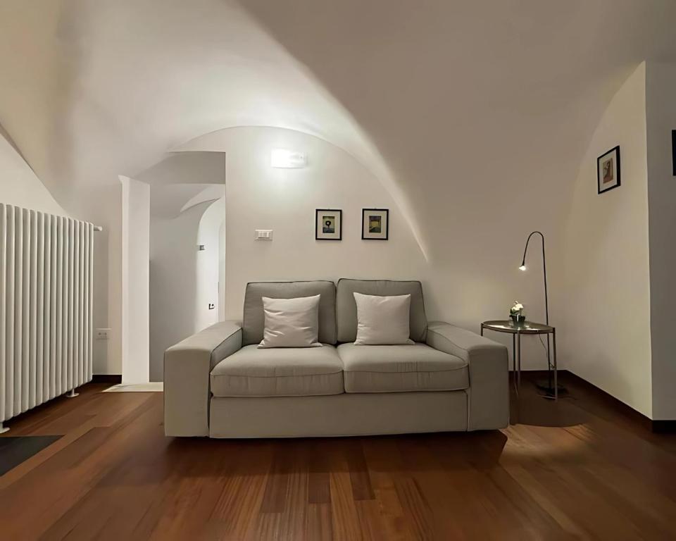 Palazzo Lomellini Historic Retreat by M3trocubo - Elegant Apartment near Aquarium & Via Garibaldi - 3