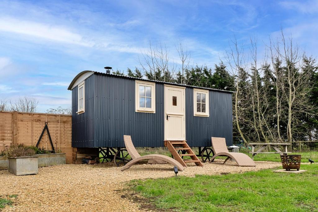 Finest Retreats - The Chicken Hut, Charlton