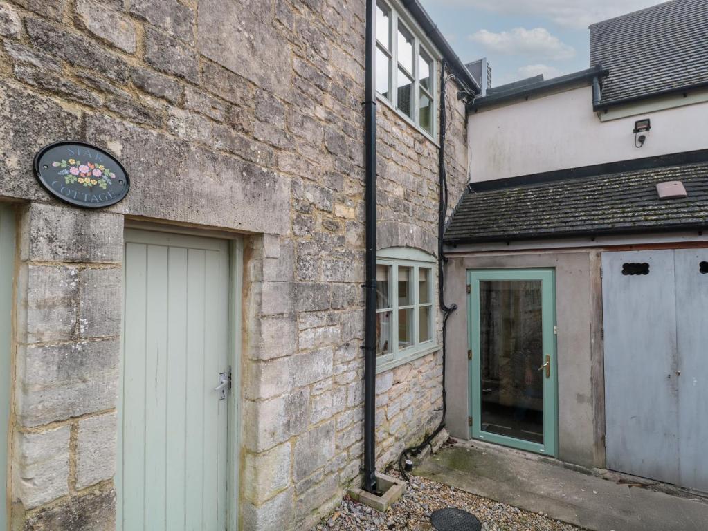 Double Room 2, Stroud