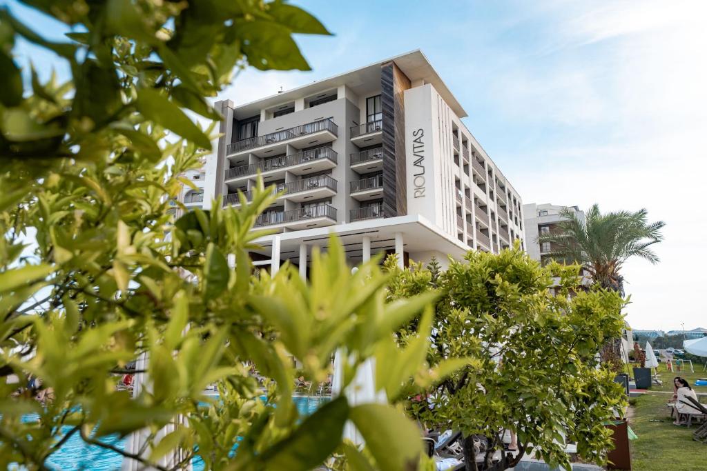 Riolavitas Resort & Spa — Hotel building in Side