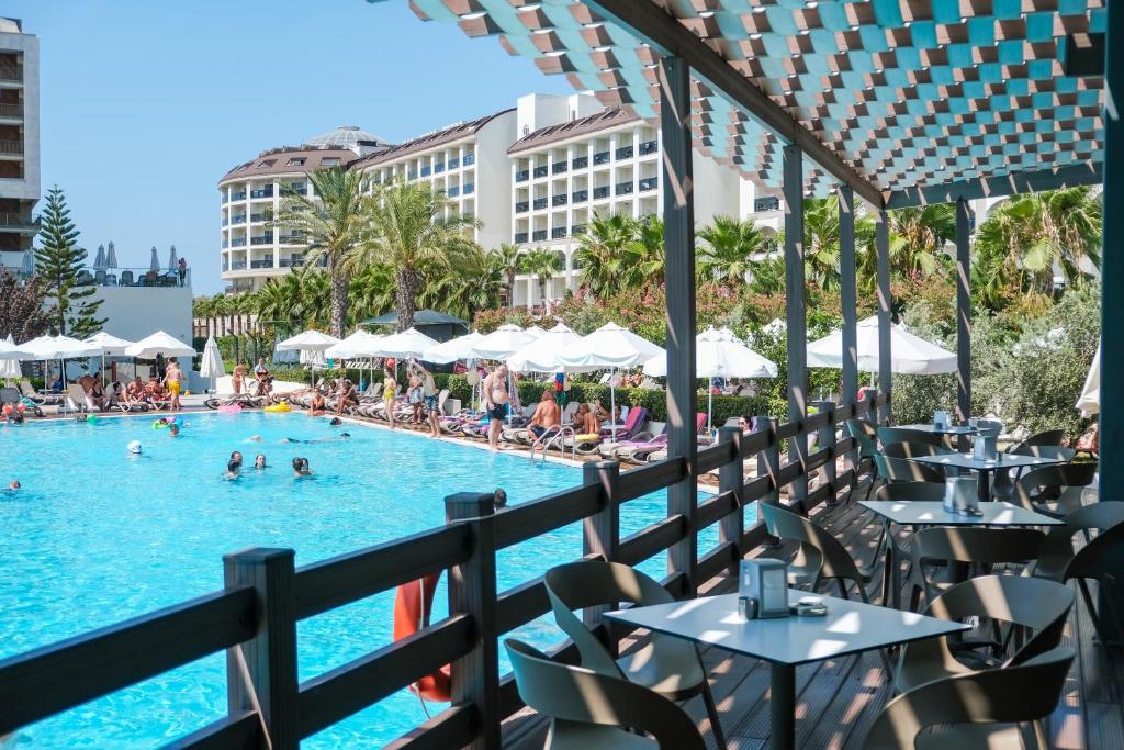 Riolavitas Resort & Spa — Swimming pool in Side