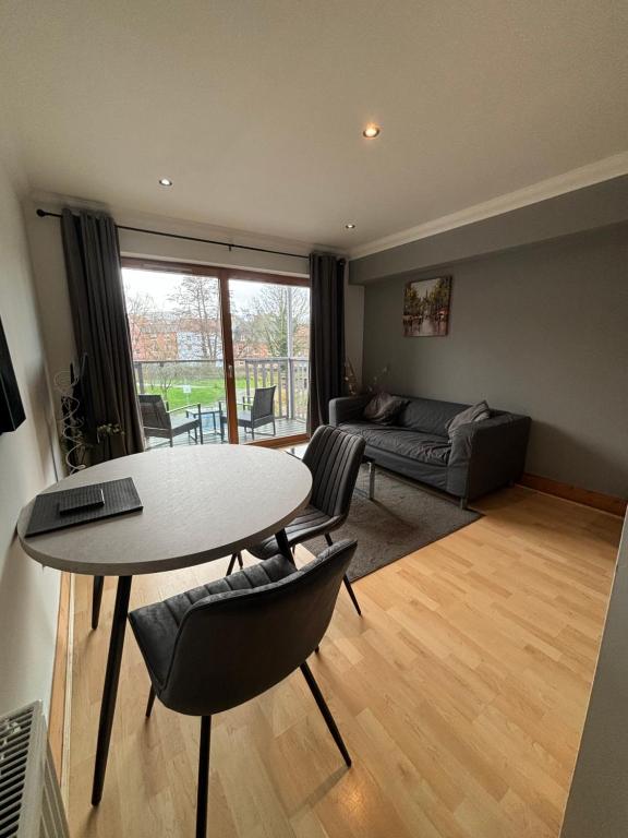 Studio Apartment 5 with balcony and river view, Norwich