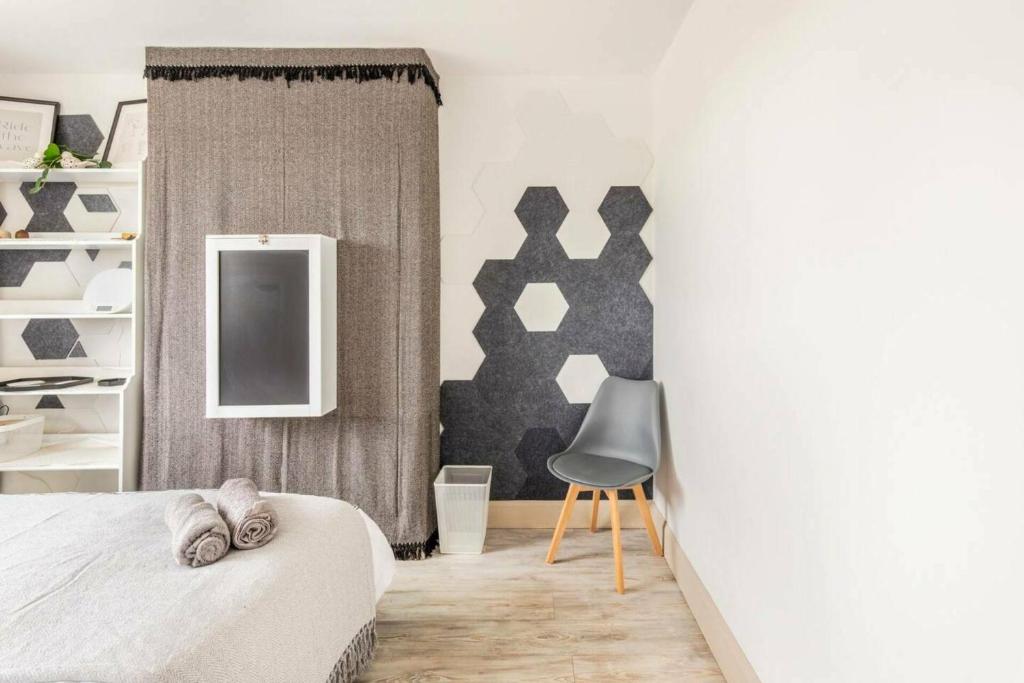 Bright & Stylish 4-Bed Home in the Heart of Morden, Morden