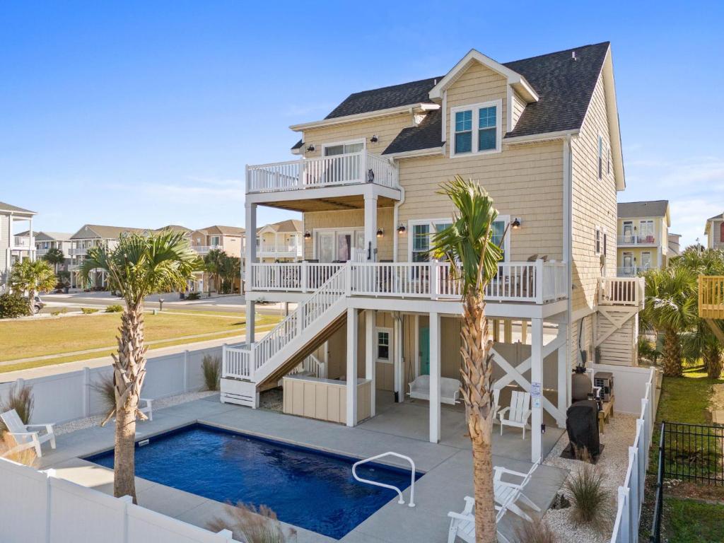 Experience luxury at Notorious OIB, a spacious 4 bedrooms, 4 baths, perfect for up to 10 guests, Ocean Isle Beach