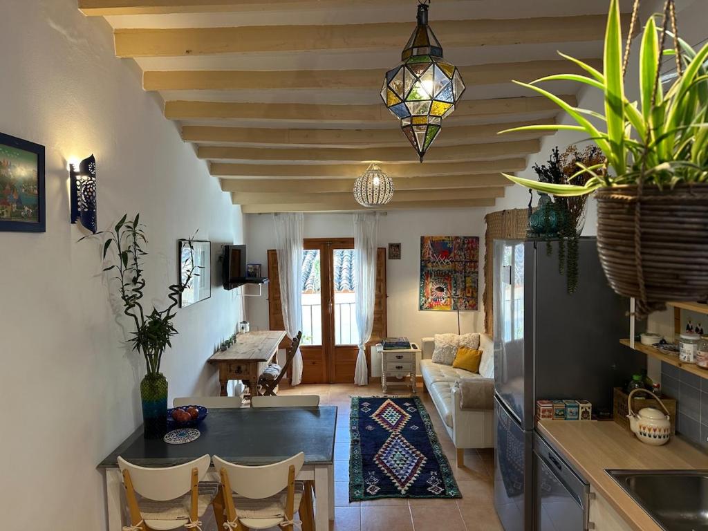 Oldtown family house with amazing terrace - 3 minutes from beach! - 2
