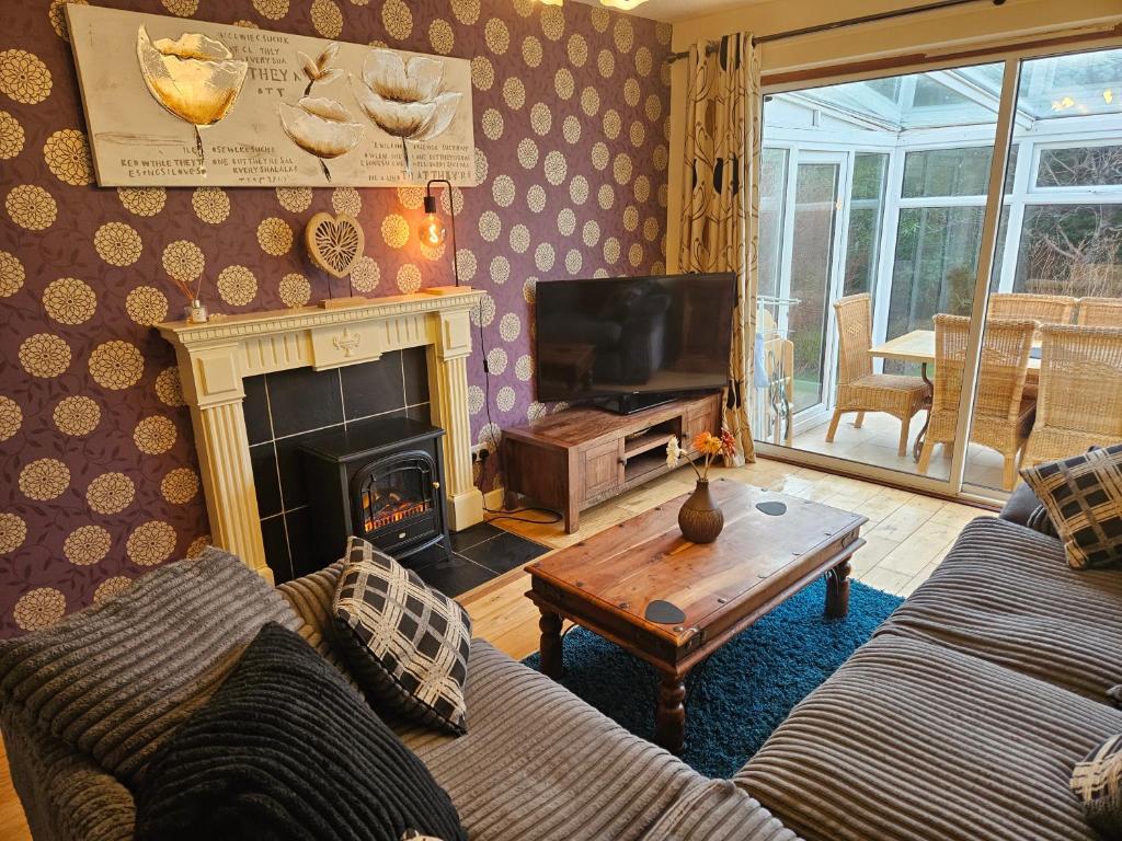 Ridge and Tides, Fairbourne photo 2