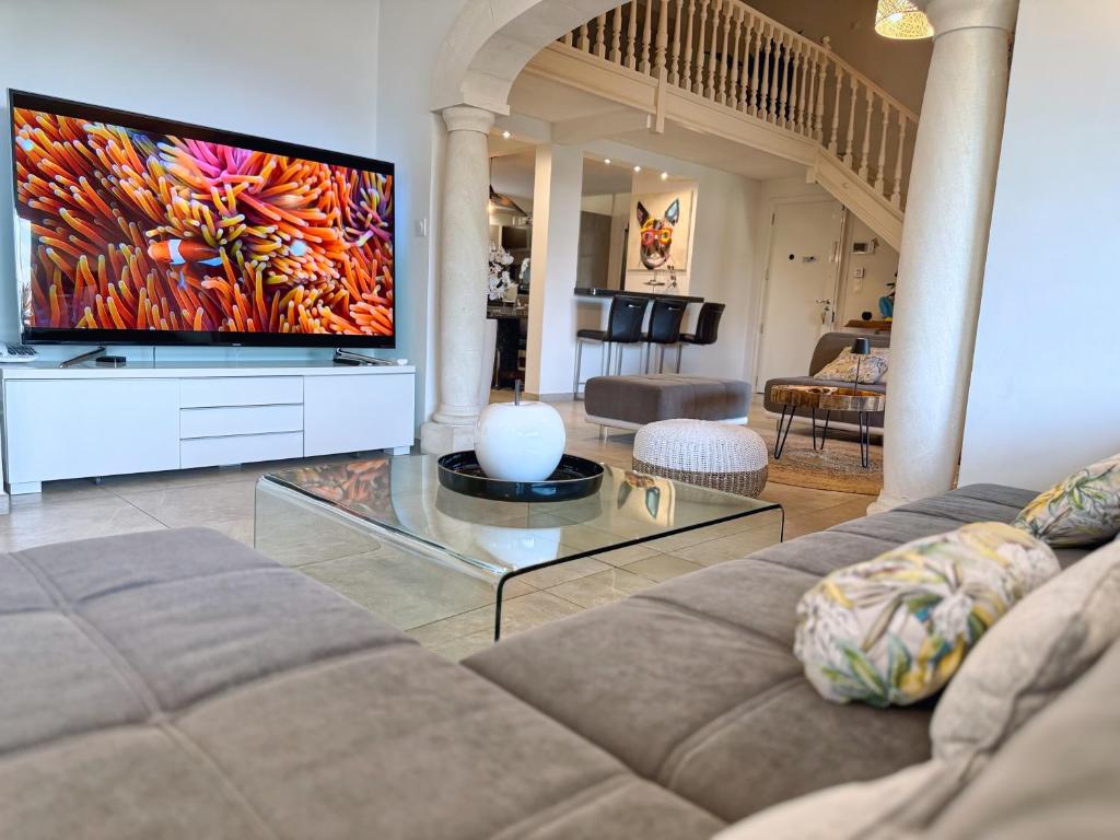 Villa Prestige 5 étoiles & T1, Piscine, Jacuzzi, cinéma & Vue - 4