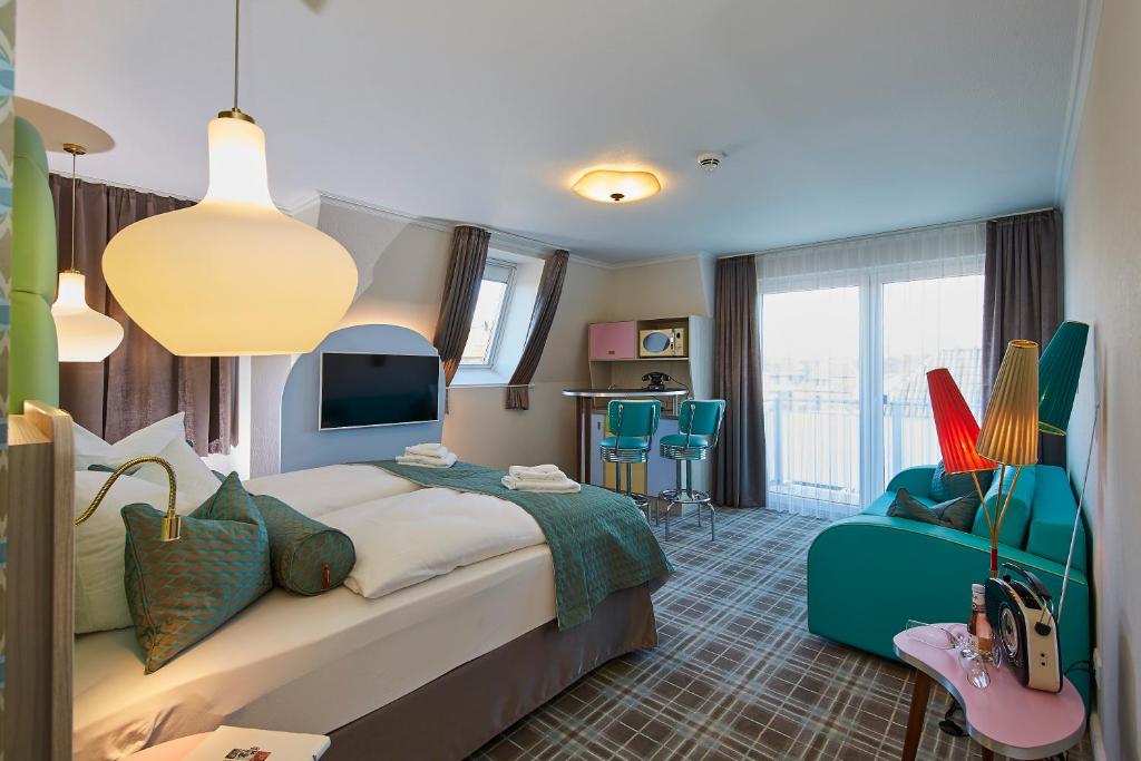 Bernstein Hotel "50`s Seaside Motel"