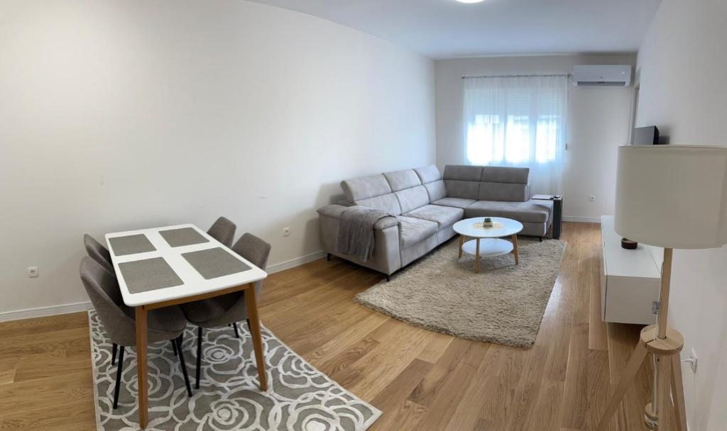 Stylish one bedroom apartment Central Point with -GARAGE 5 EUR PER DAY - 3